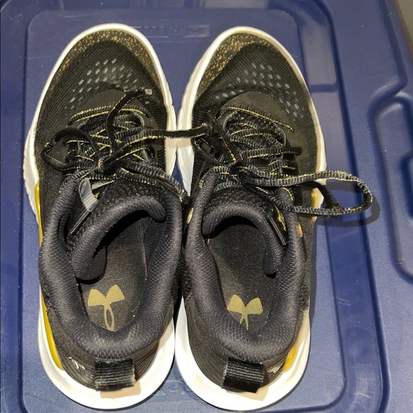 Womens Under Armour 3024594-002 Flow Breakthru 2 basketball indoor shoes Size 11 - Picture 10 of 11